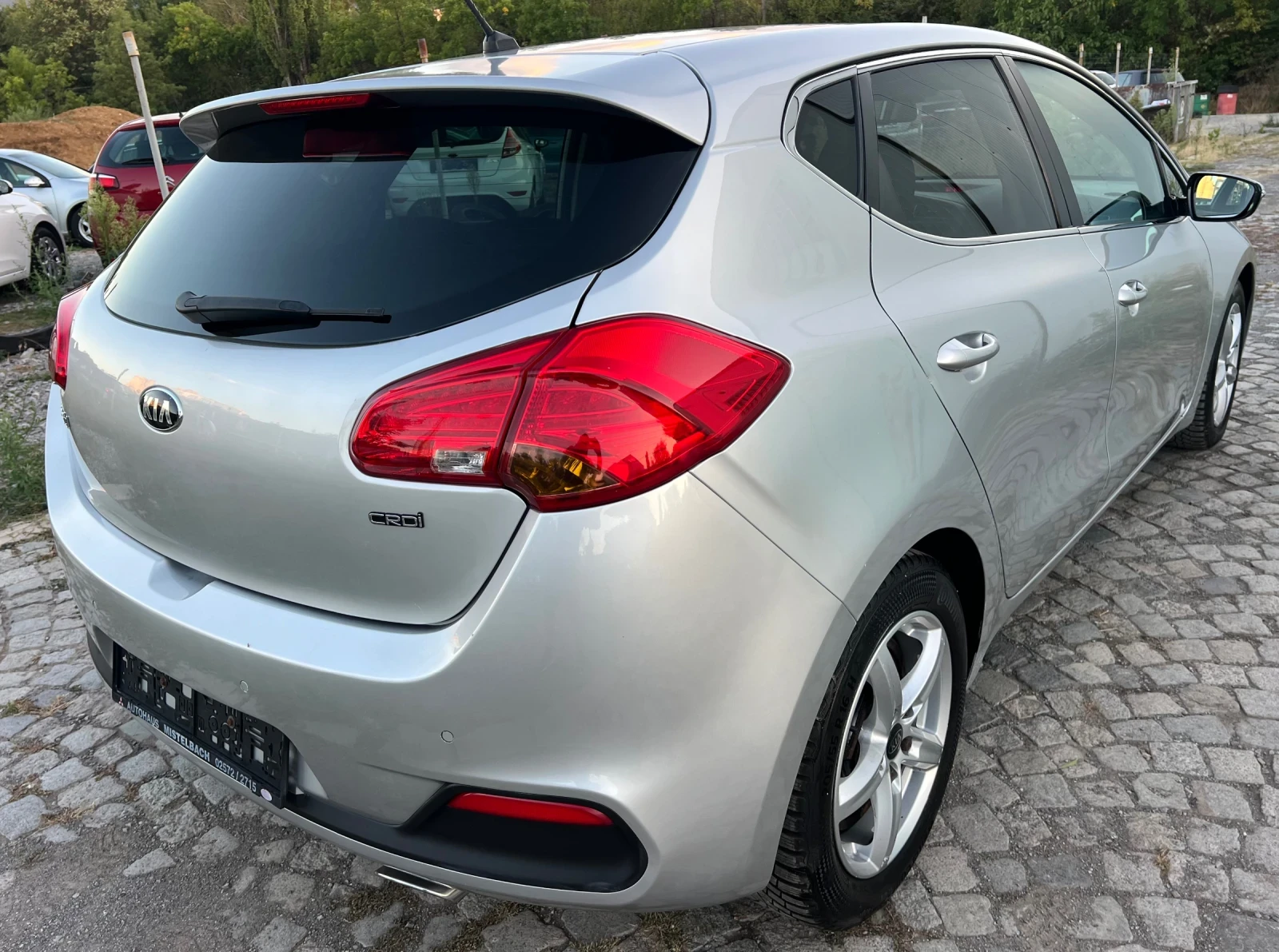 Kia Ceed 1.6 CRDi//128Кс//Авкоматик//Дигитално табло - изображение 4