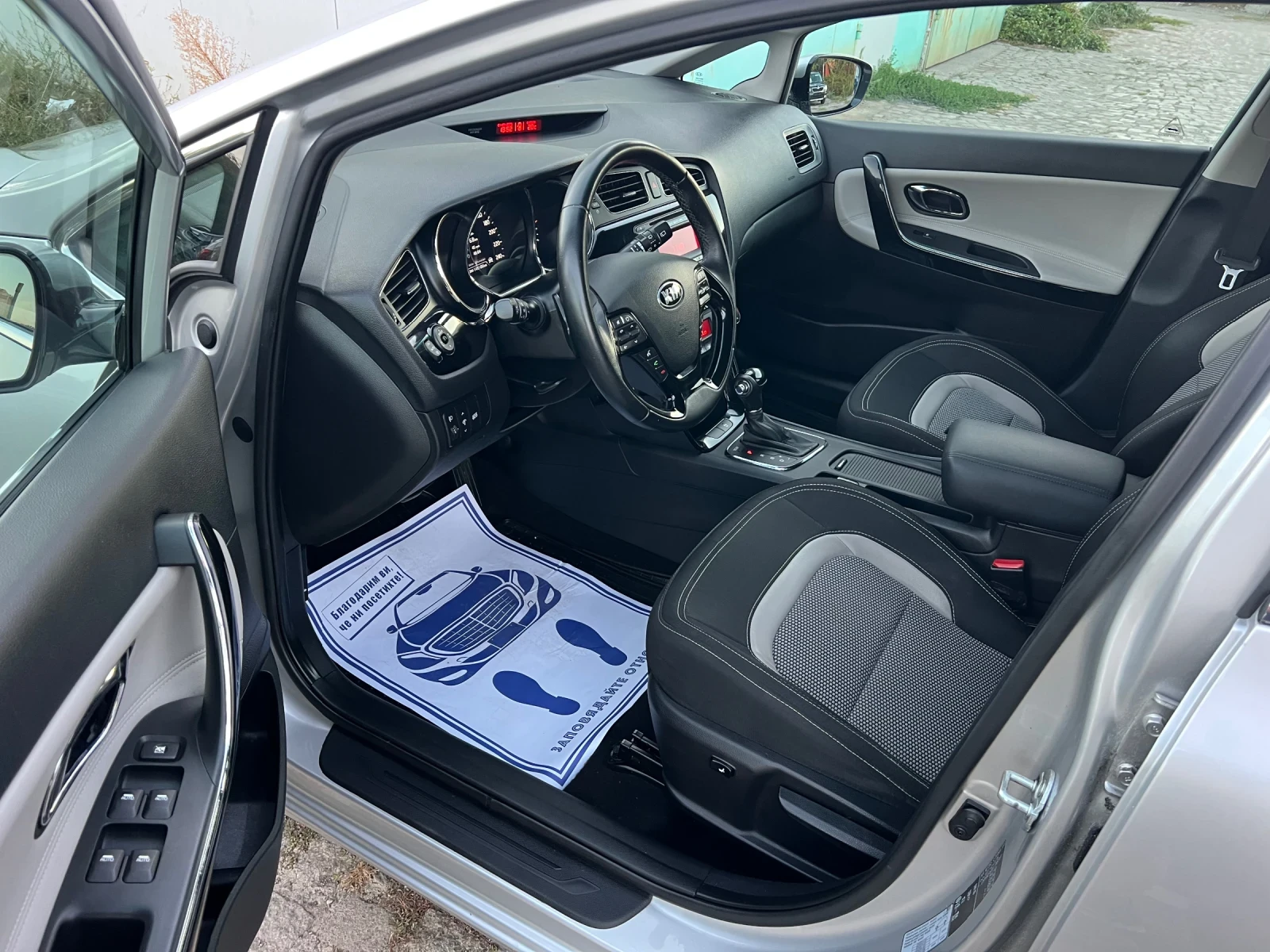 Kia Ceed 1.6 CRDi//128Кс//Авкоматик//Дигитално табло | Mobile.bg — изображение 11