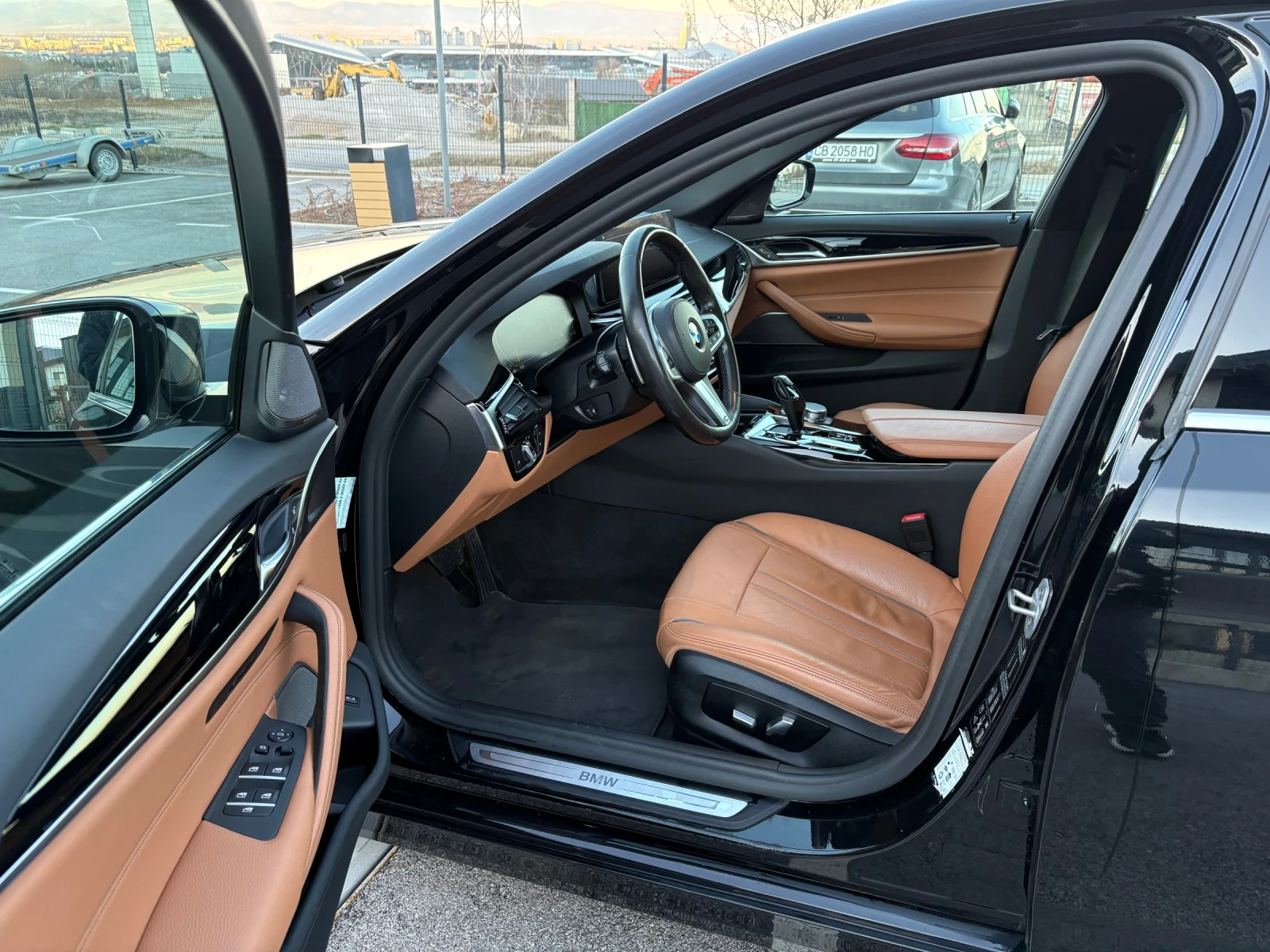 BMW 520 в гаранция до май 2026, снимка 5 - Автомобили и джипове - 53786569