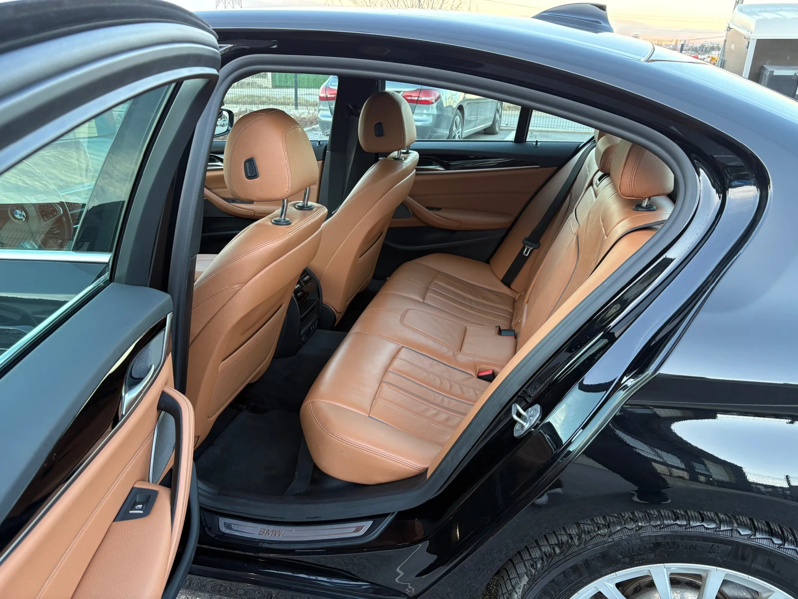 BMW 520 в гаранция до май 2026, снимка 6 - Автомобили и джипове - 53786569