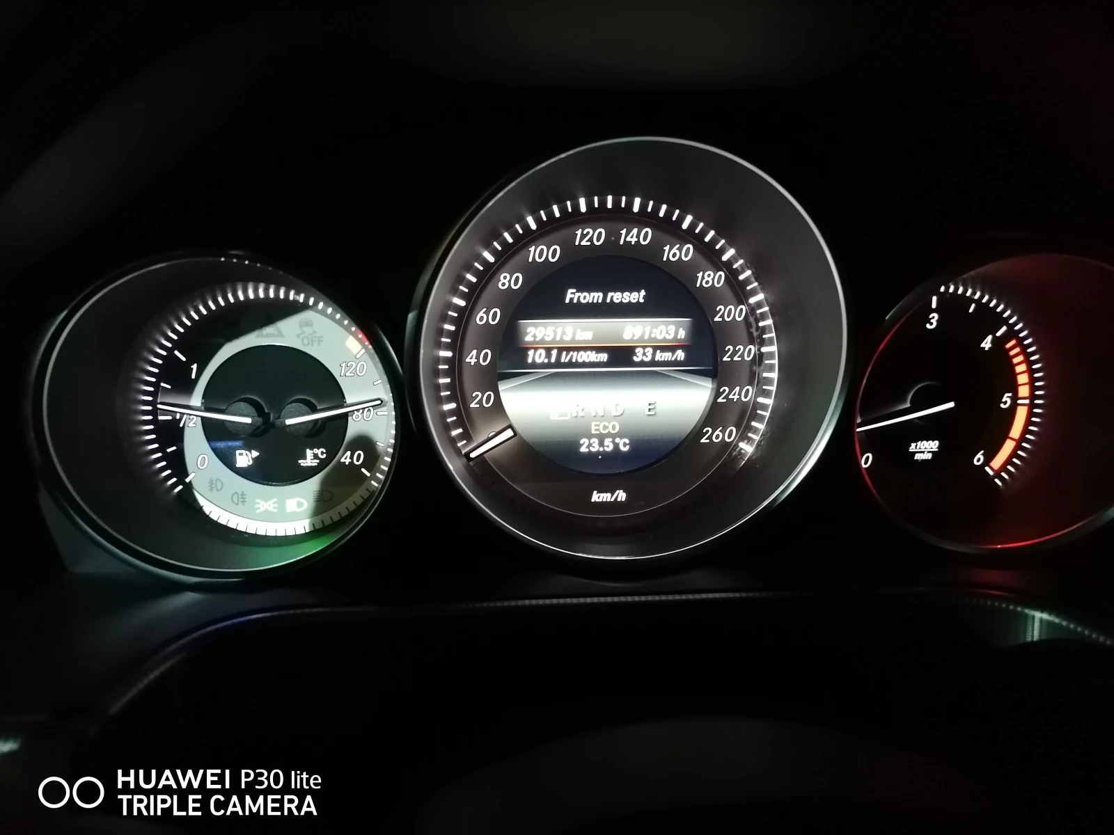 Mercedes-Benz E 350 Bluetec, снимка 14 - Автомобили и джипове - 54038185