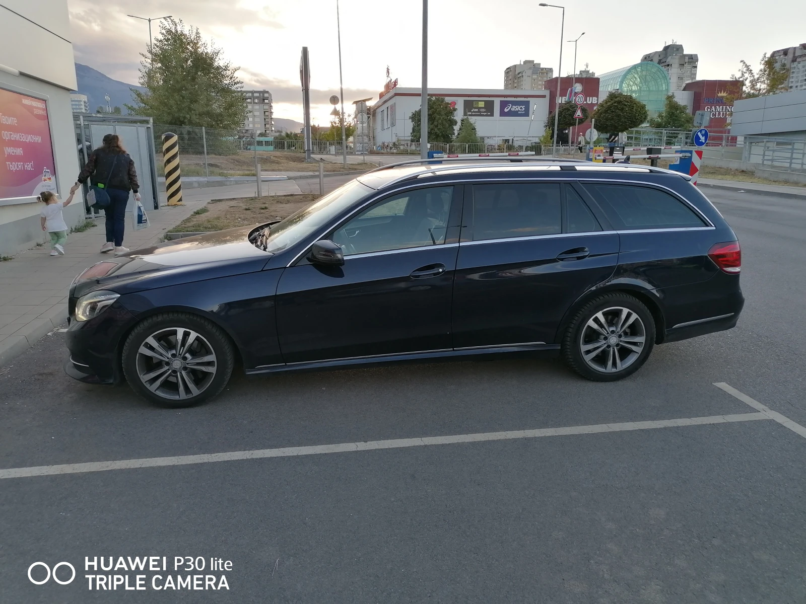 Mercedes-Benz E 350 Bluetec, снимка 2 - Автомобили и джипове - 54038185