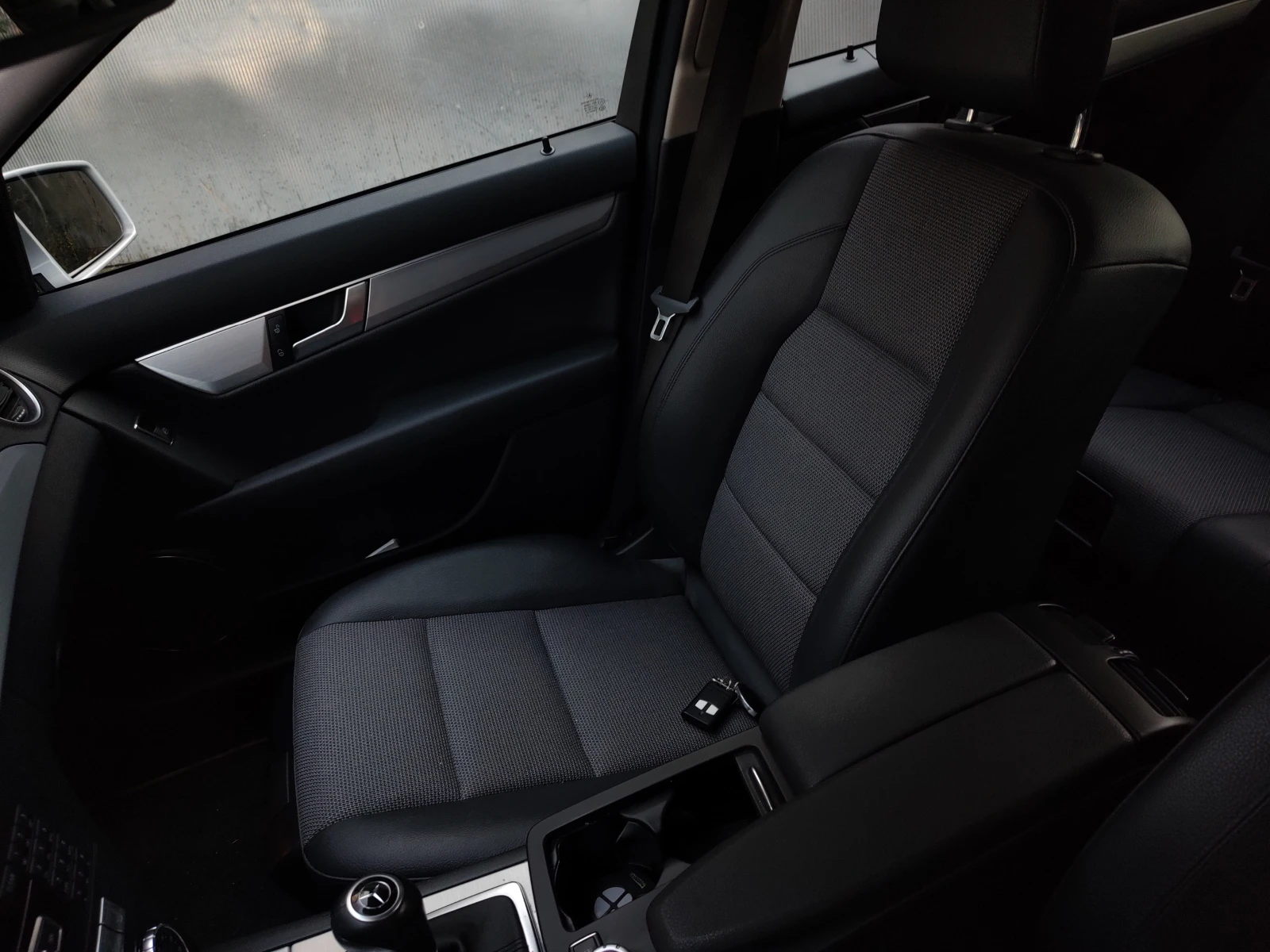 Mercedes-Benz C 200, снимка 12 - Автомобили и джипове - 54357165