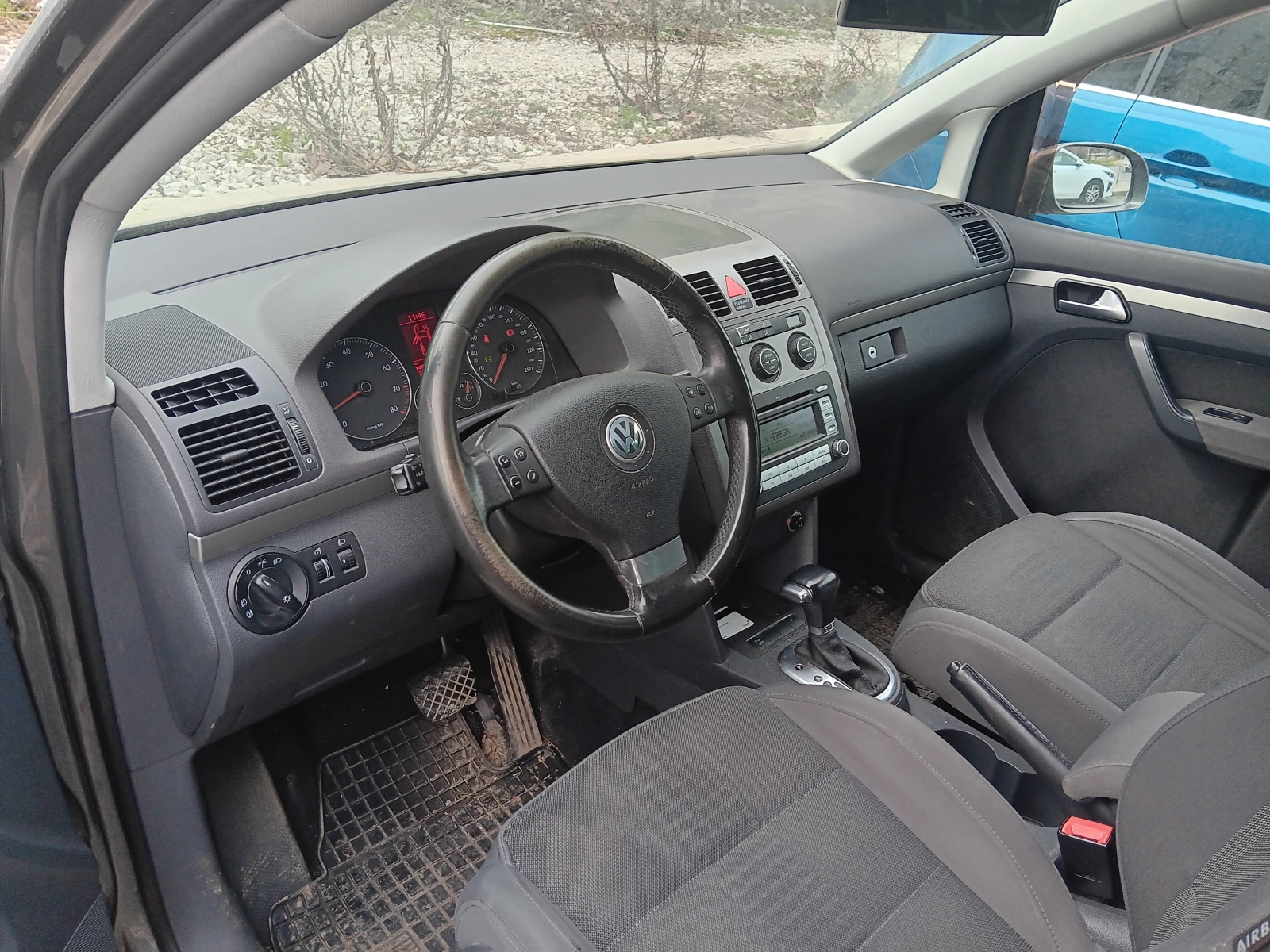 VW Touran, снимка 6 - Автомобили и джипове - 54458698