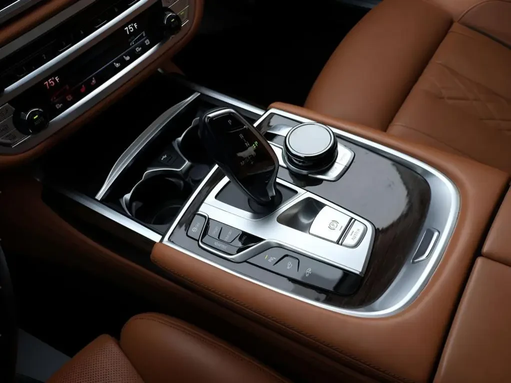 BMW 740 xDrive, снимка 16 - Автомобили и джипове - 54811329