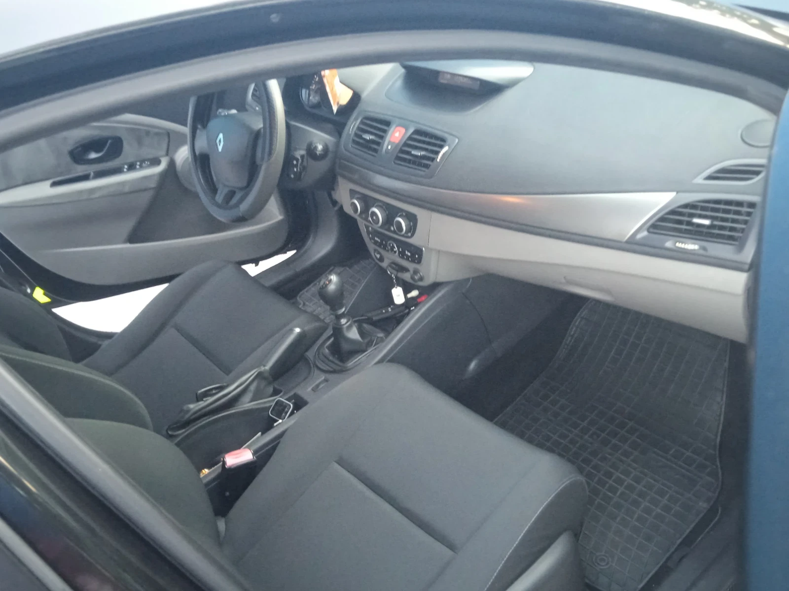 Renault Megane 1.5 dci, снимка 6 - Автомобили и джипове - 56148481