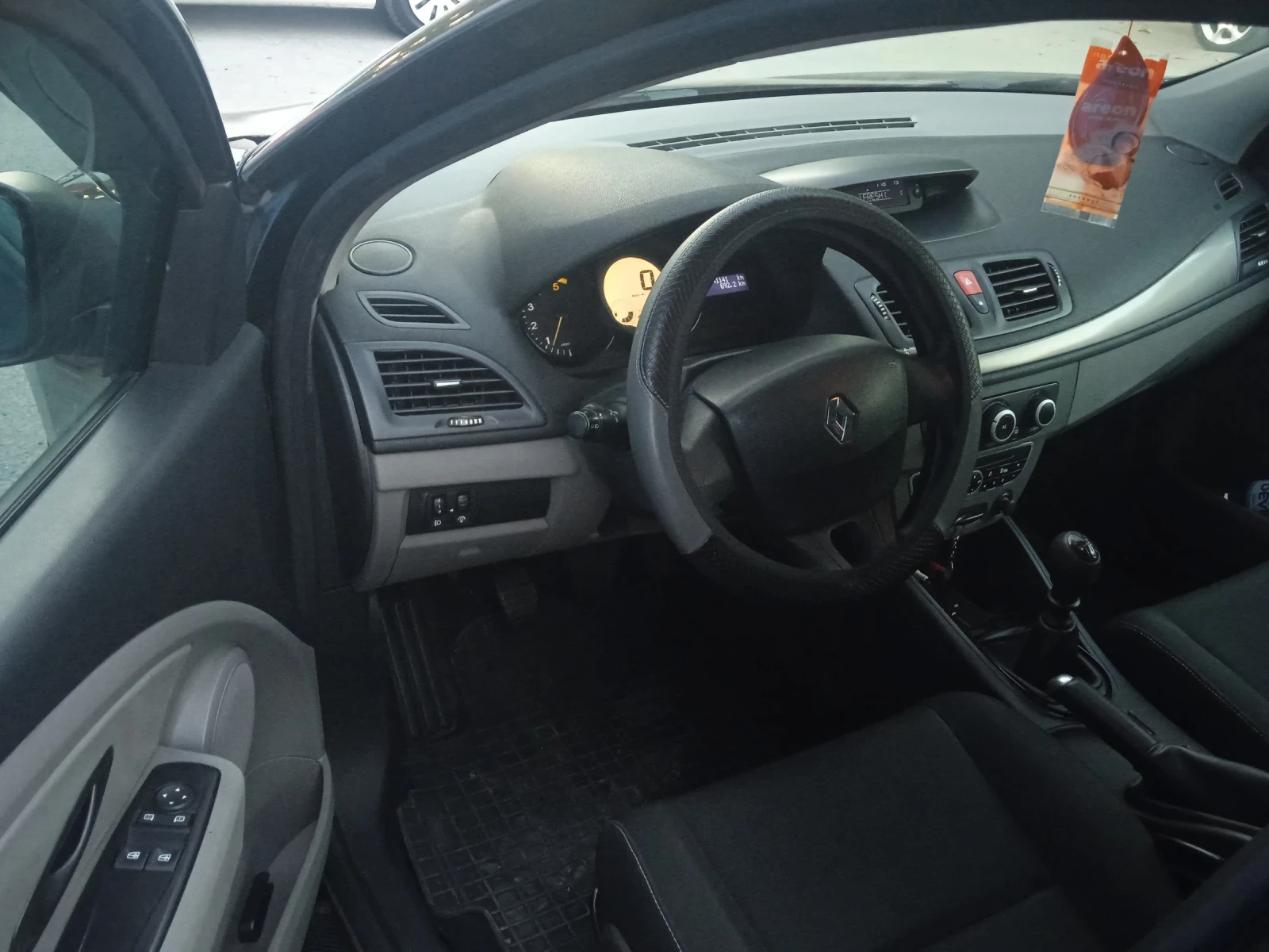 Renault Megane 1.5 dci, снимка 5 - Автомобили и джипове - 56148481