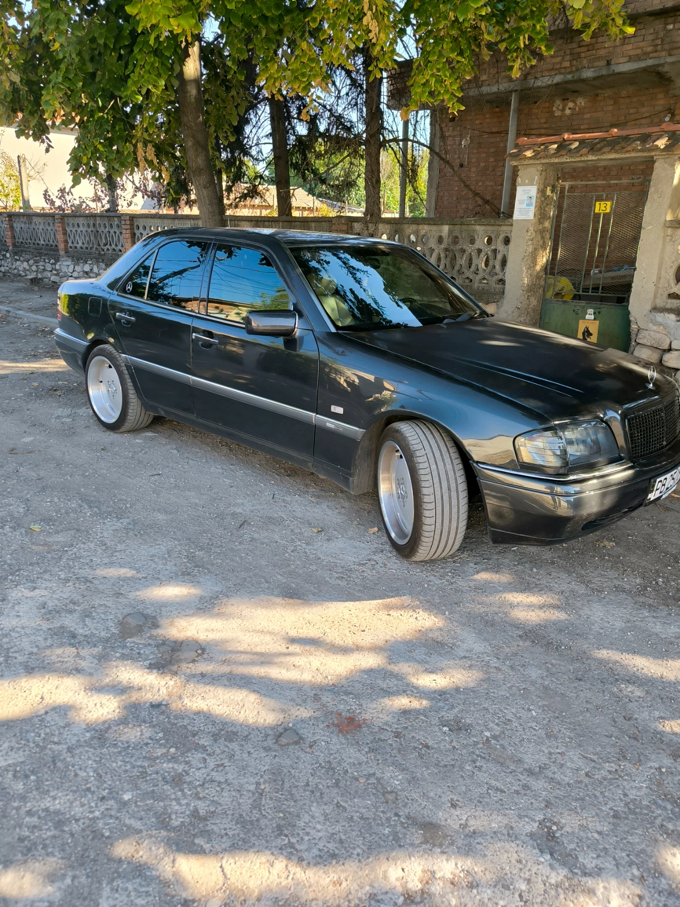 Mercedes-Benz C 180 Бензин-газ, снимка 4 - Автомобили и джипове - 56197644
