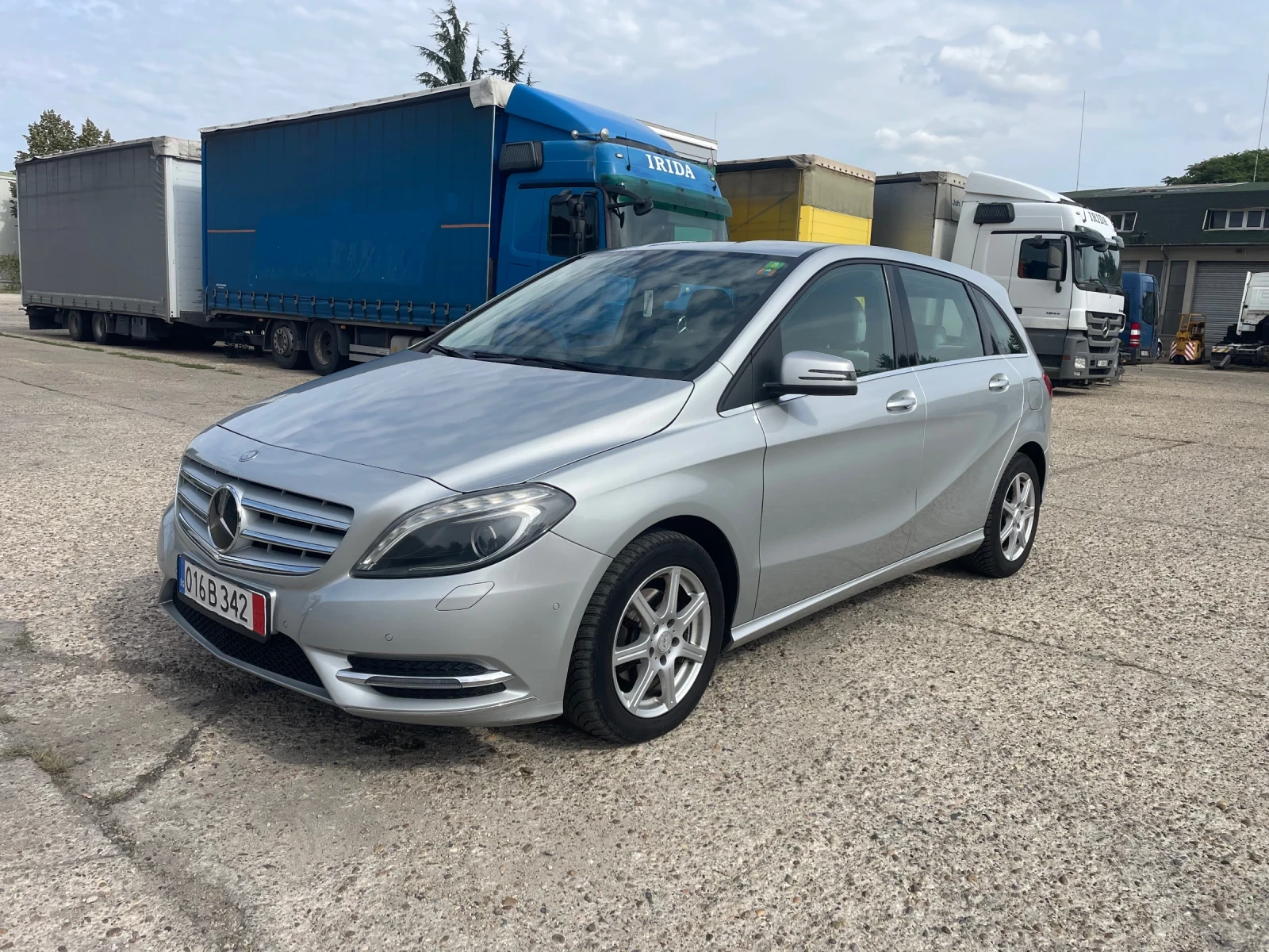 Mercedes-Benz B 180, снимка 2 - Автомобили и джипове - 56273336