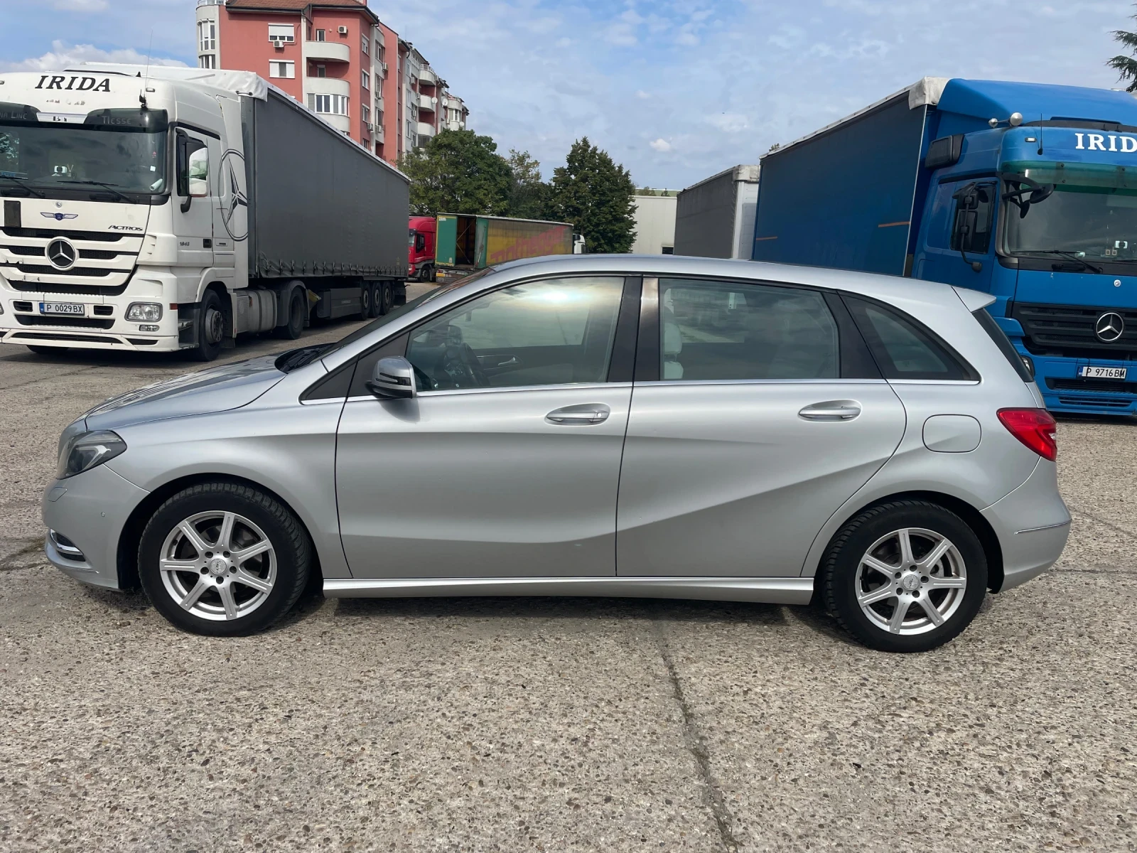 Mercedes-Benz B 180, снимка 3 - Автомобили и джипове - 56273336