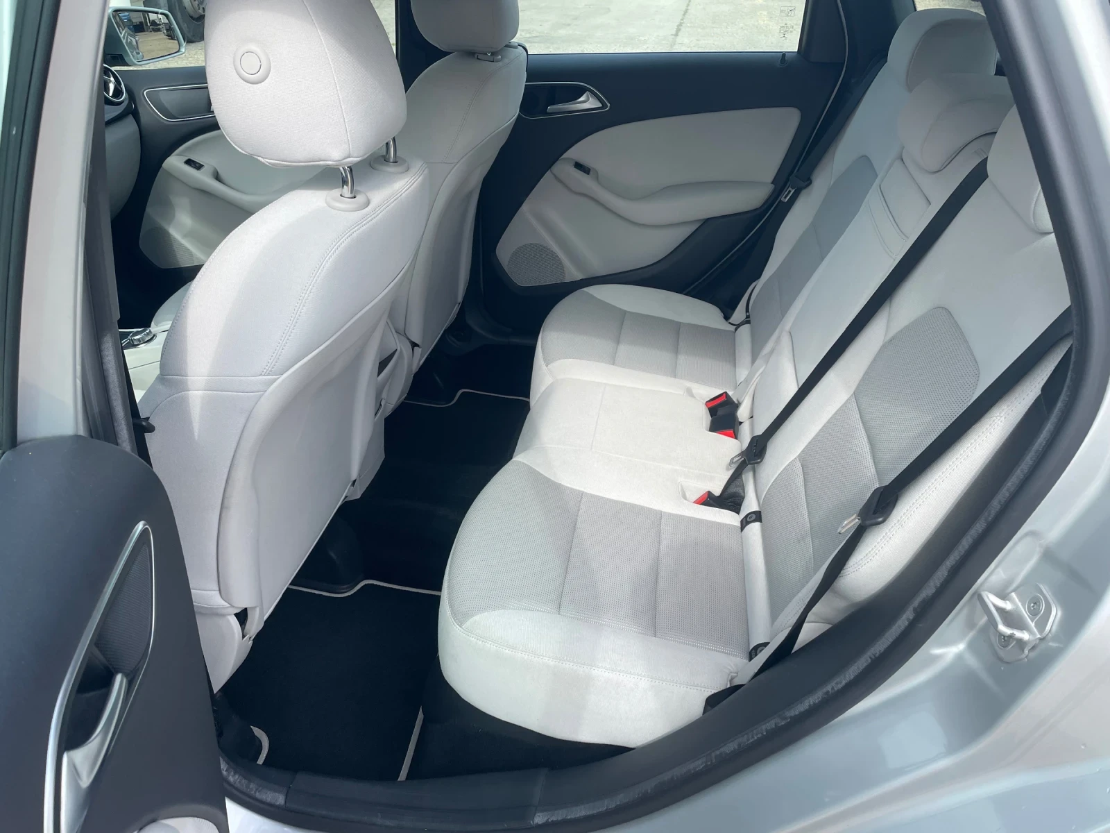 Mercedes-Benz B 180, снимка 14 - Автомобили и джипове - 56273336
