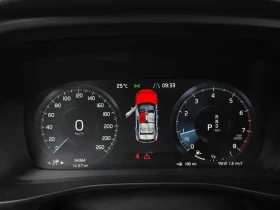 Volvo XC40, снимка 8