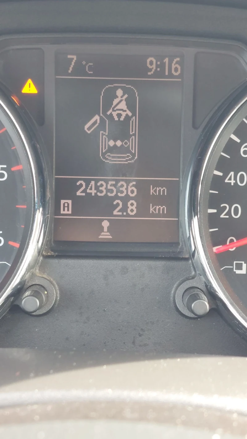 Nissan Qashqai 1.5dci, снимка 13 - Автомобили и джипове - 52148779