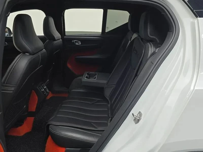 Volvo XC40, снимка 12 - Автомобили и джипове - 56723984