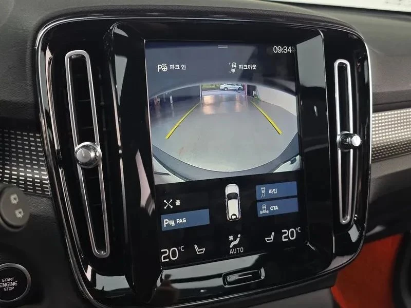 Volvo XC40, снимка 15 - Автомобили и джипове - 56723984