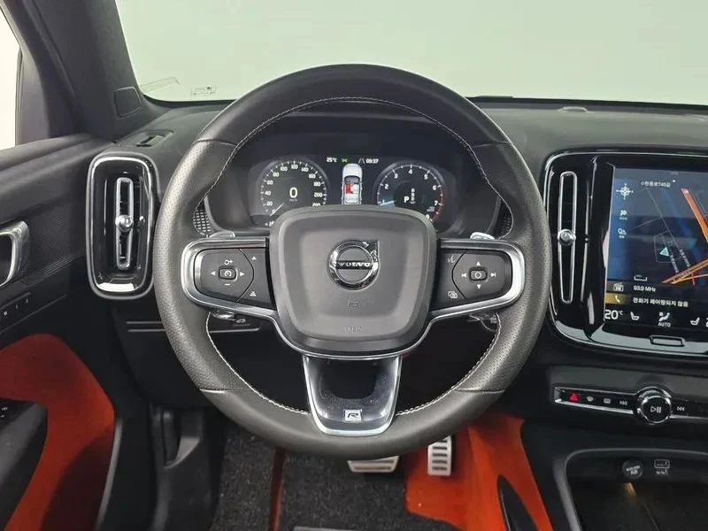 Volvo XC40, снимка 13 - Автомобили и джипове - 56723984