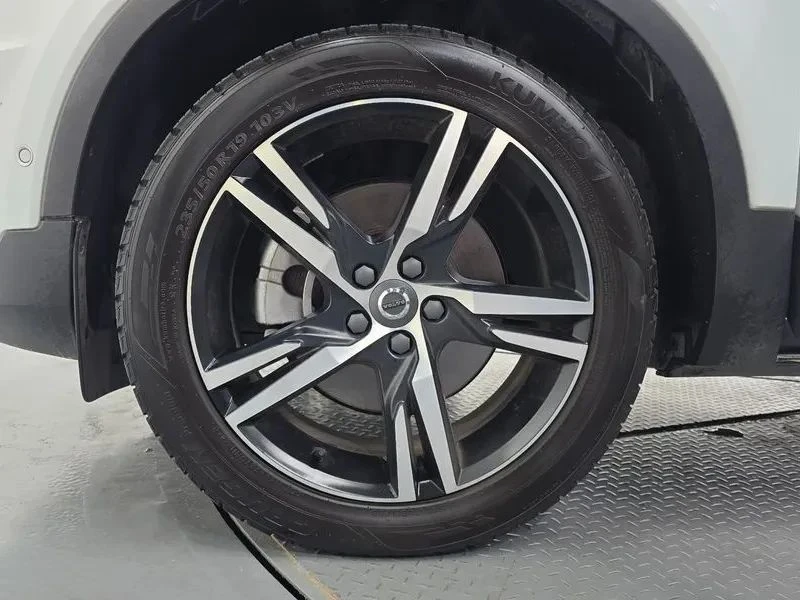 Volvo XC40, снимка 5 - Автомобили и джипове - 56723984