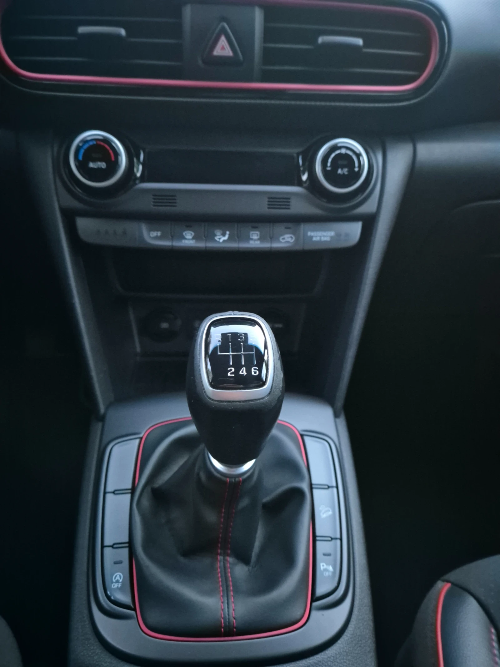 Hyundai Kona 1.6 crdi, снимка 15 - Автомобили и джипове - 56600959