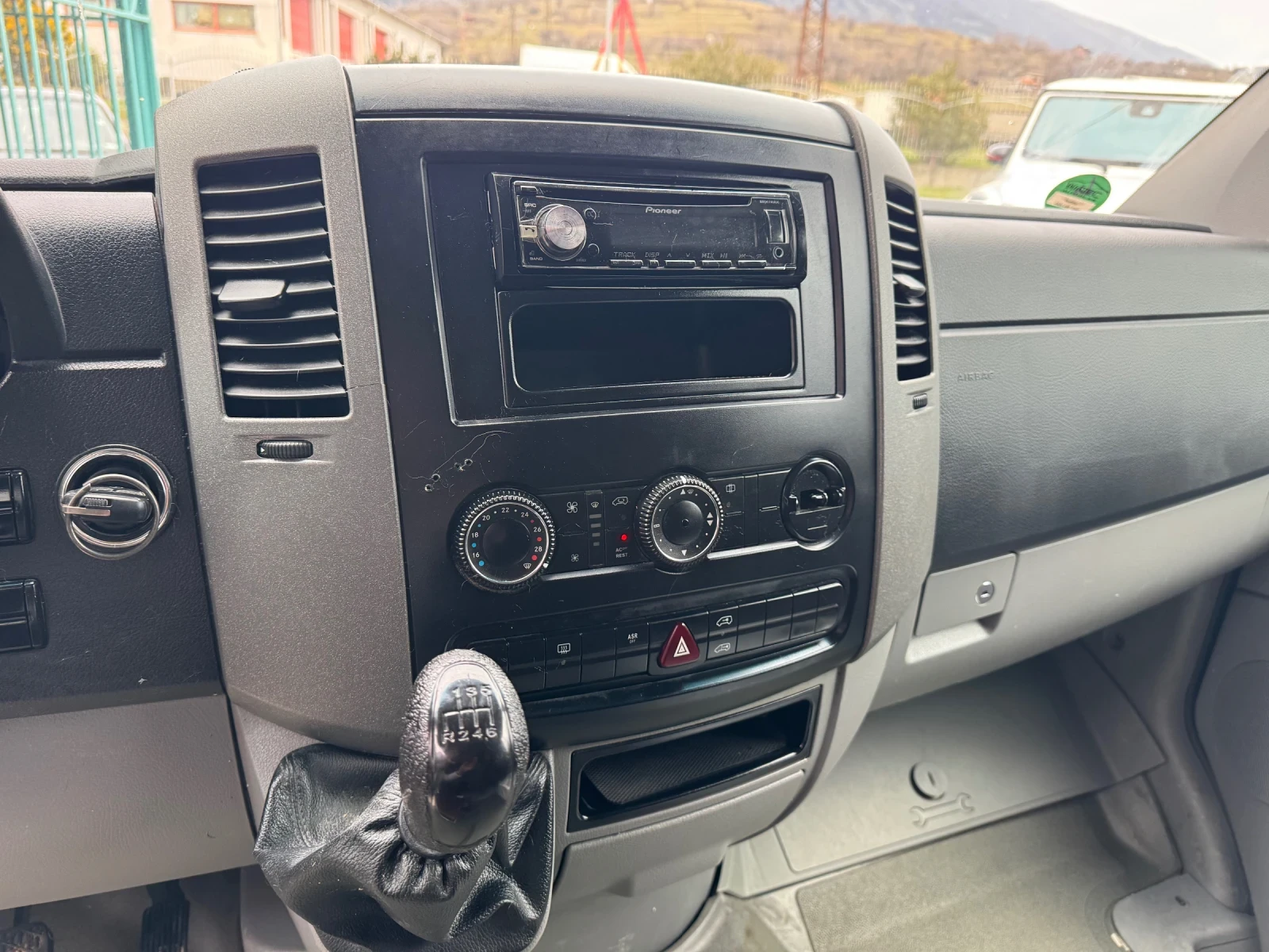 Mercedes-Benz Sprinter 311 2.2CDI* Климатик+ Печка* 8+ 1 места - изображение 7