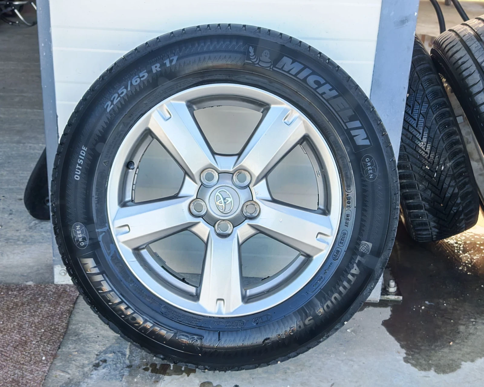    225/65R17  Toyota | Mobile.bg   4