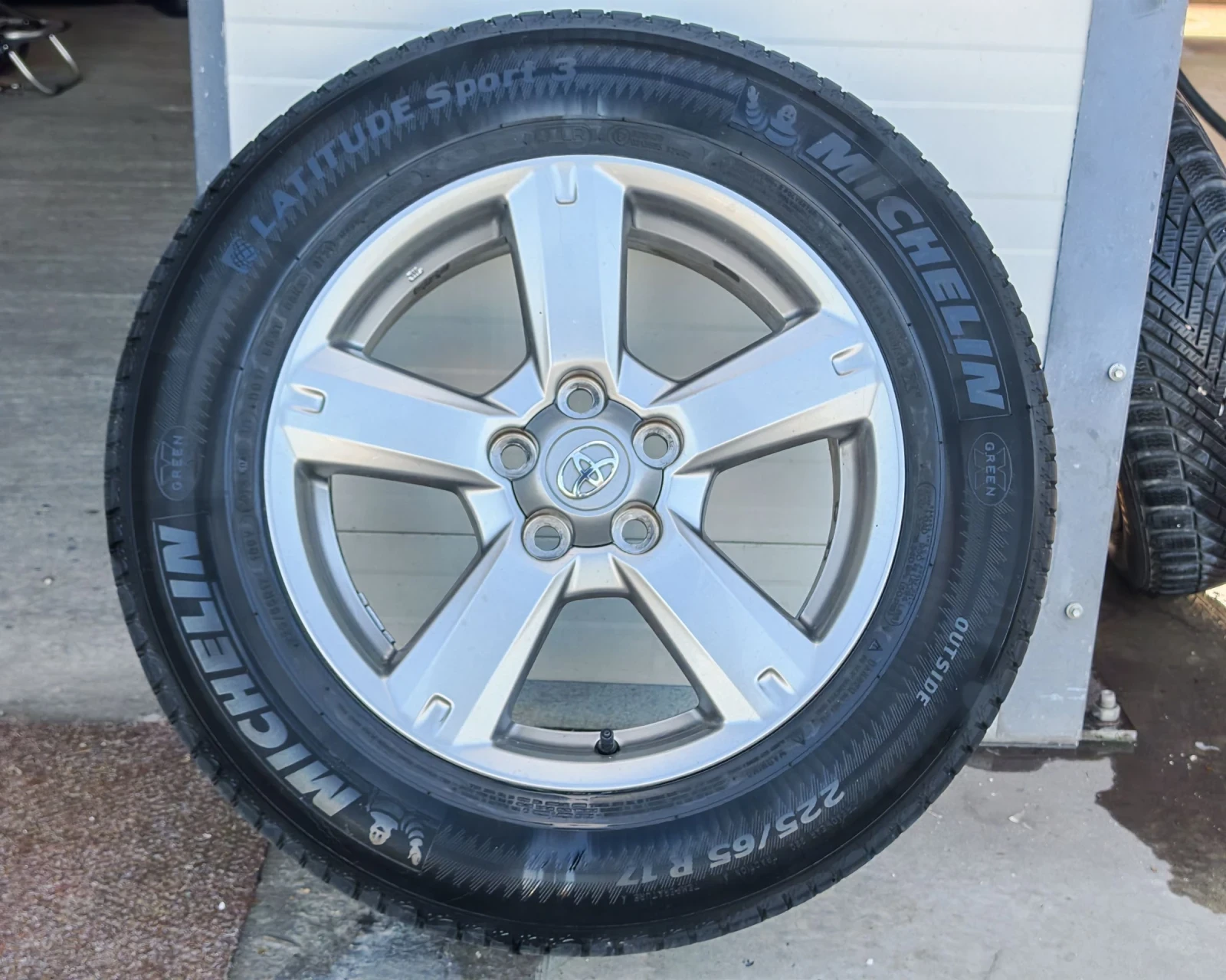    225/65R17  Toyota | Mobile.bg   5