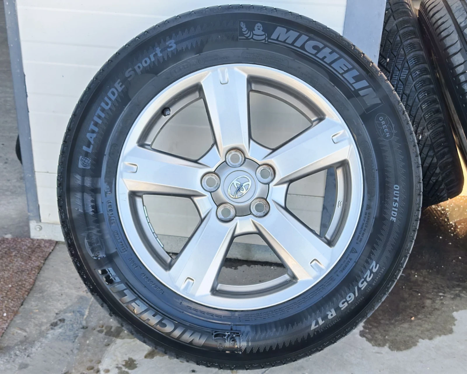    225/65R17  Toyota | Mobile.bg   3