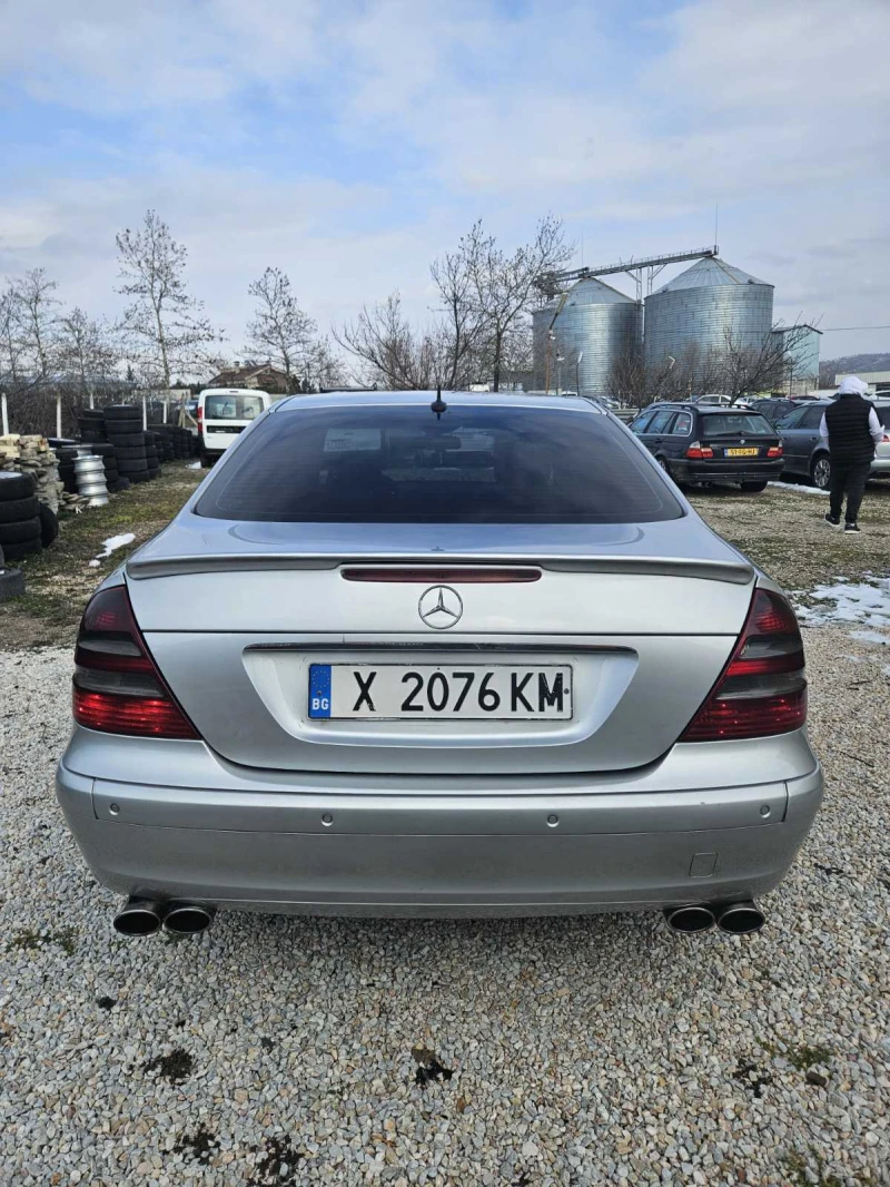 Mercedes-Benz E 220, снимка 1 - Автомобили и джипове - 49195755