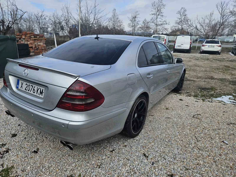 Mercedes-Benz E 220, снимка 6 - Автомобили и джипове - 49195755