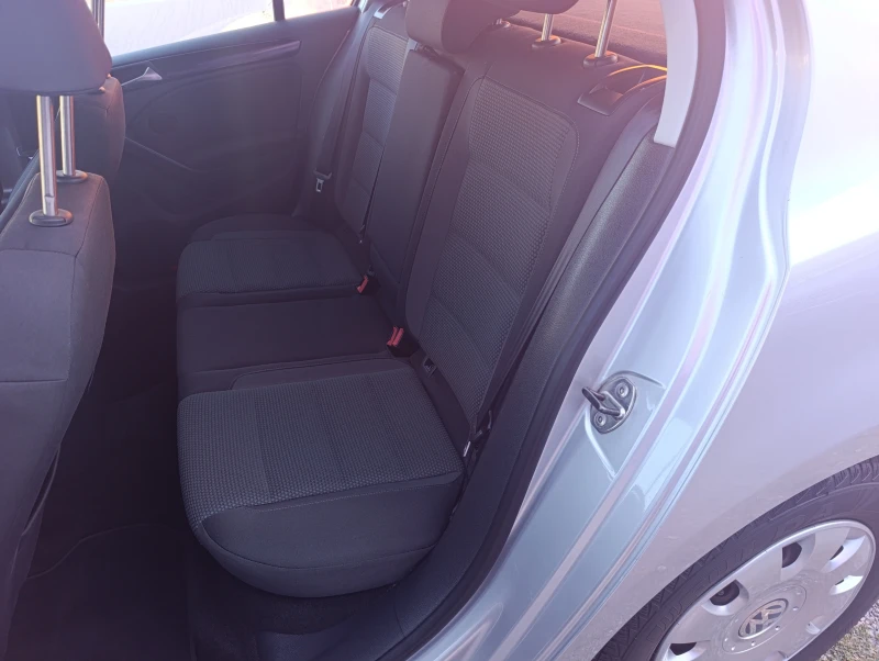 VW Golf 1.6i 102к.с., снимка 8 - Автомобили и джипове - 51823184