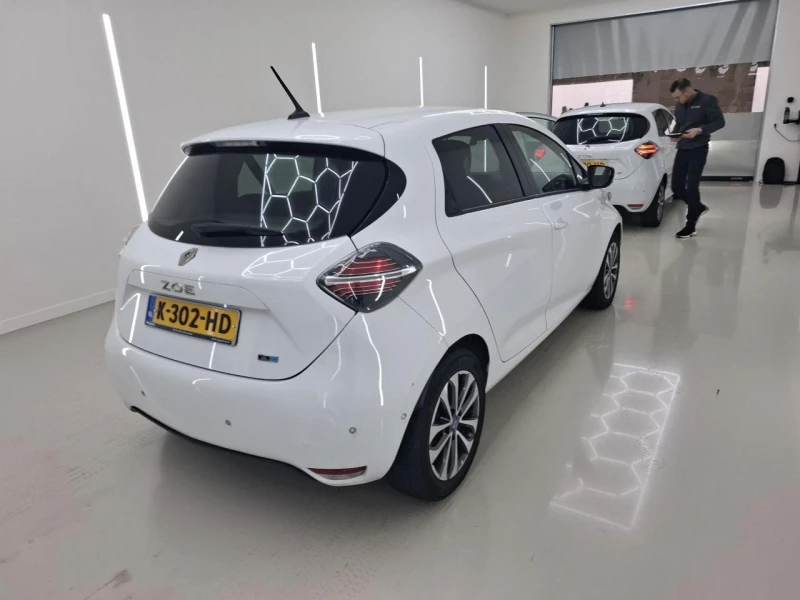 Renault Zoe R135 Intense CCS 52kw 100%SoH Гаранция Термопомпа, снимка 4 - Автомобили и джипове - 52522890