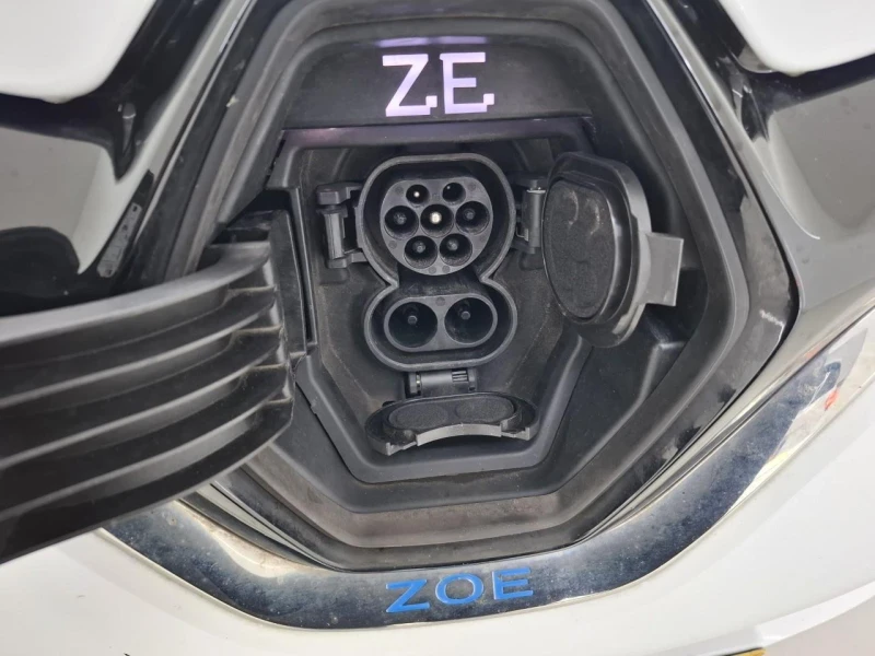 Renault Zoe R135 Intense CCS 52kw 100%SoH Гаранция Термопомпа, снимка 6 - Автомобили и джипове - 52522890
