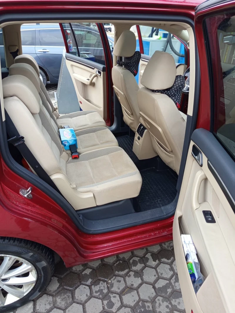 VW Touran, снимка 5 - Автомобили и джипове - 53225114
