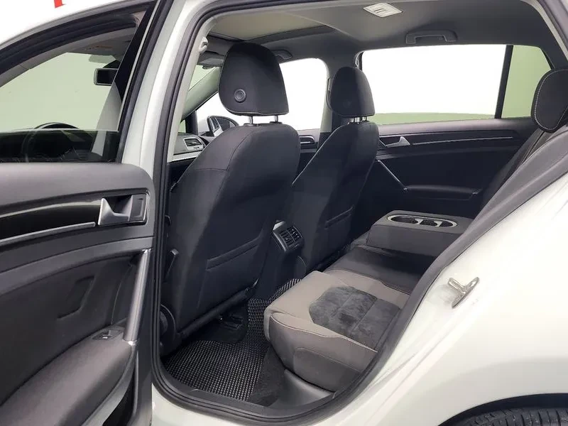 VW Golf 2.0 TDI, снимка 11 - Автомобили и джипове - 54302717