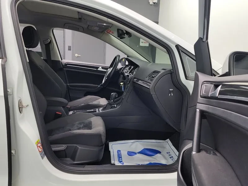 VW Golf 2.0 TDI, снимка 12 - Автомобили и джипове - 54302717