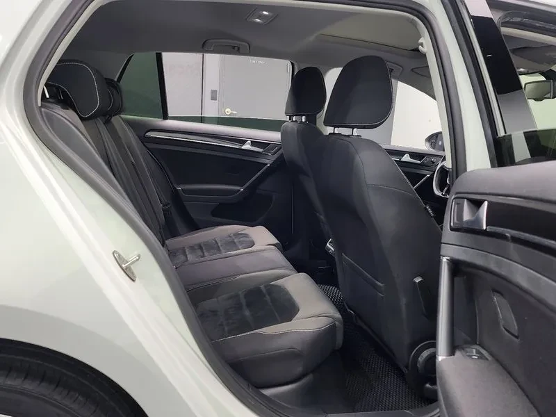 VW Golf 2.0 TDI, снимка 13 - Автомобили и джипове - 54302717