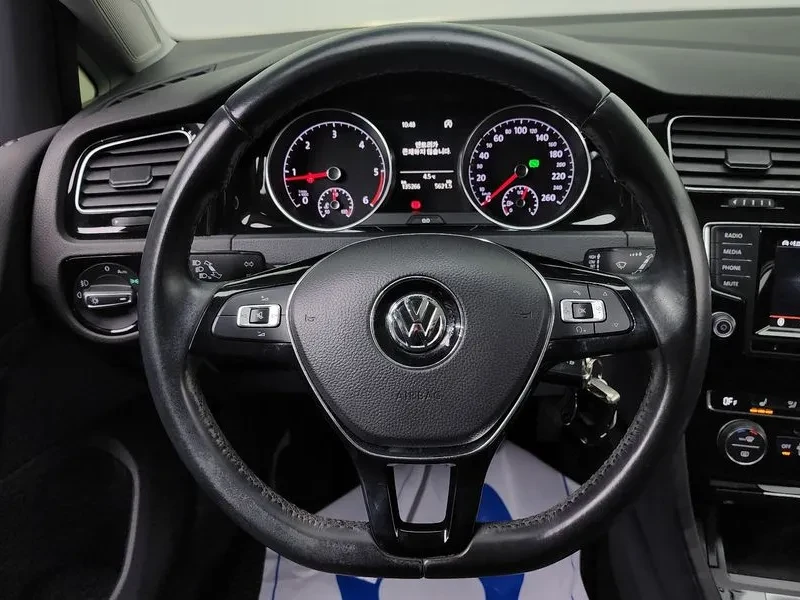 VW Golf 2.0 TDI, снимка 16 - Автомобили и джипове - 54302717