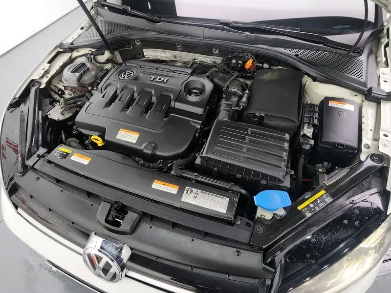 VW Golf 2.0 TDI, снимка 6 - Автомобили и джипове - 54302717