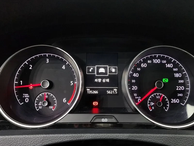 VW Golf 2.0 TDI, снимка 8 - Автомобили и джипове - 54302717