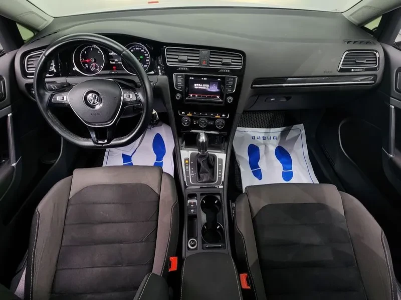 VW Golf 2.0 TDI, снимка 7 - Автомобили и джипове - 54302717