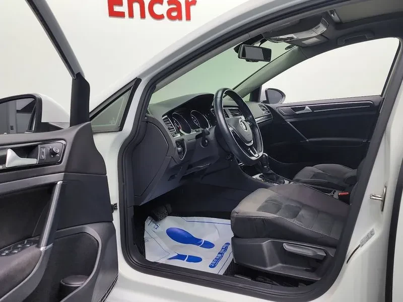 VW Golf 2.0 TDI, снимка 10 - Автомобили и джипове - 54302717