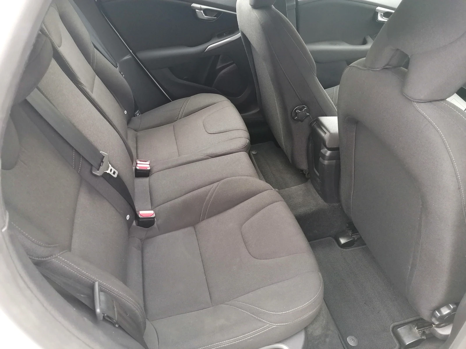 Volvo V40 D2-120kc - изображение 10