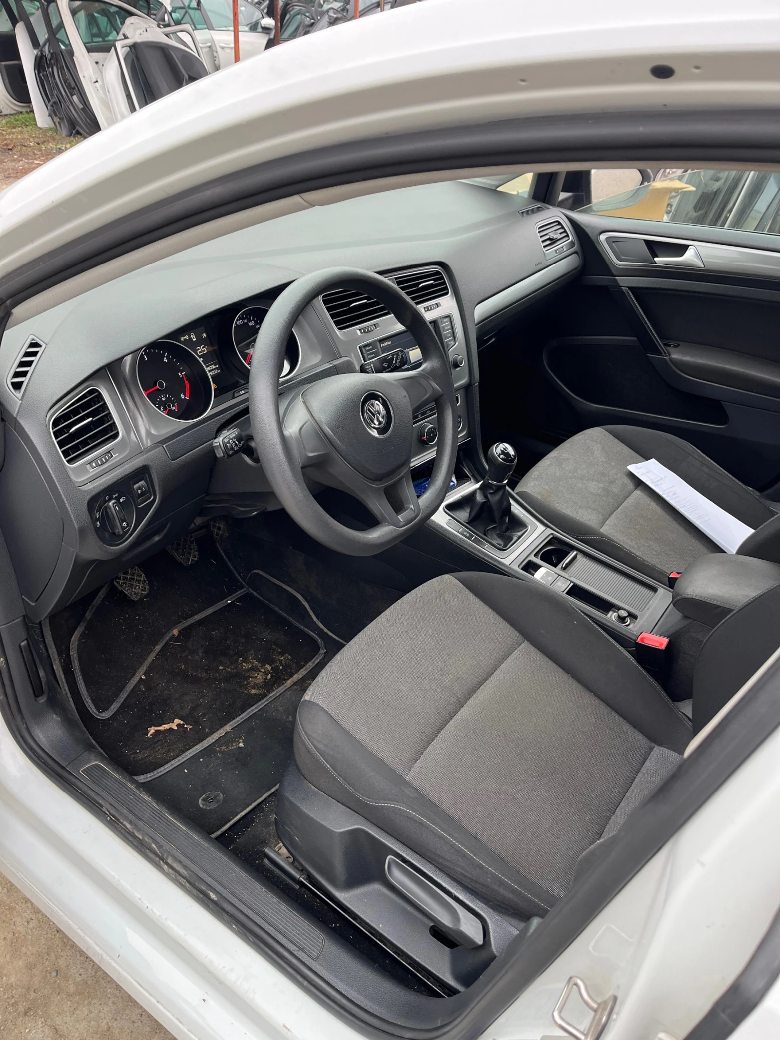 VW Golf 1.6 TDI CLH CXX DDY - изображение 8