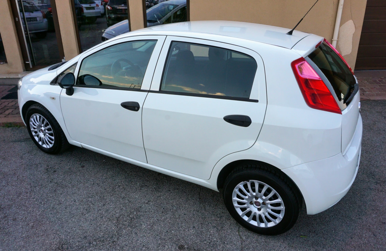 Fiat Punto GRANDE PUNTO 1.3MJT 16V - изображение 4