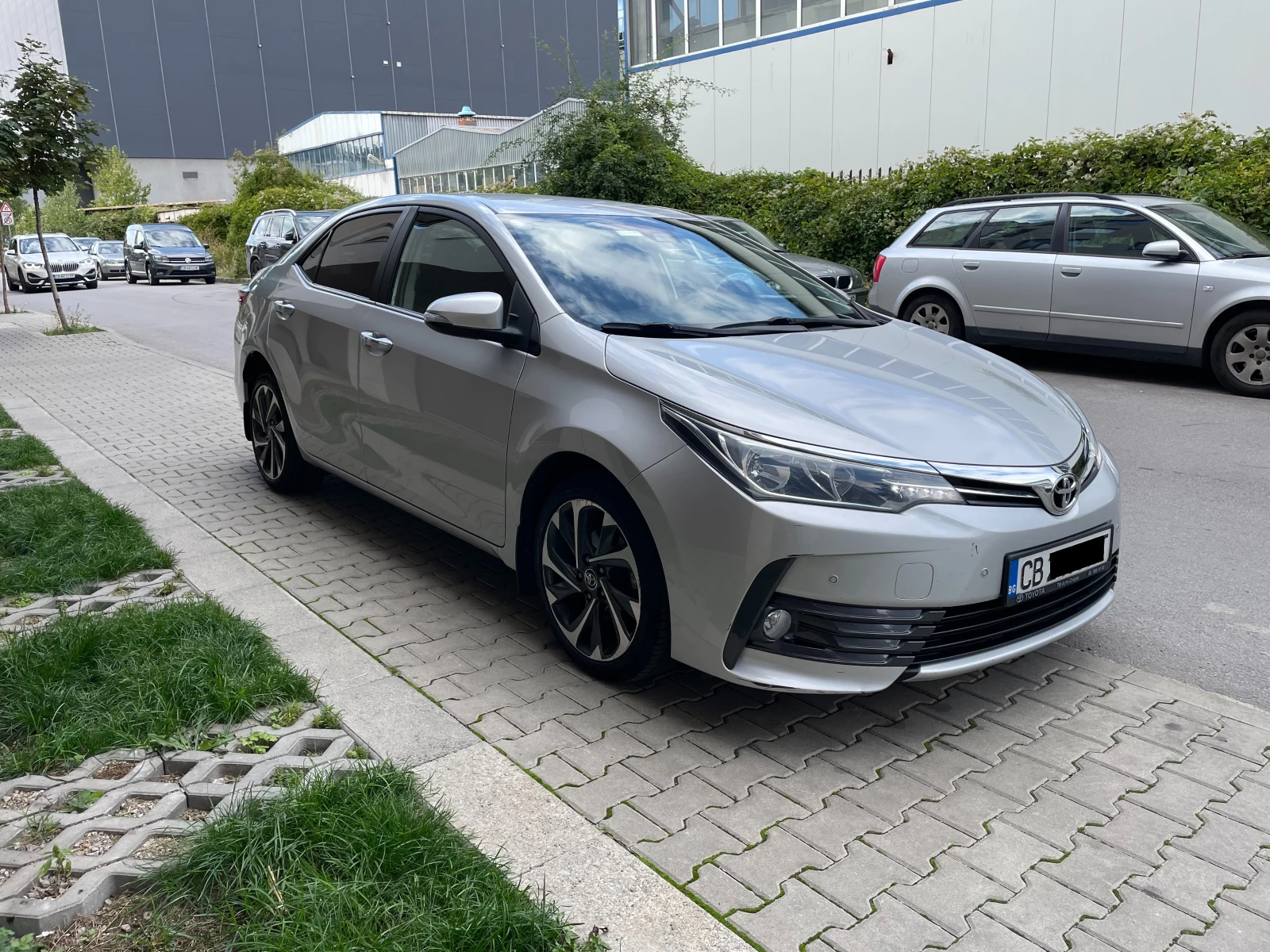 Toyota Corolla 1.6 CVT Anniversary - в ГАРАНЦИЯ - изображение 2