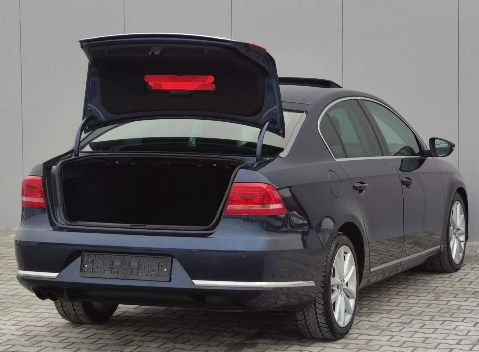 VW Passat 2.0TDI* 140к.с* Highline* DSG* NAVI* LED*  | Mobile.bg — изображение 16