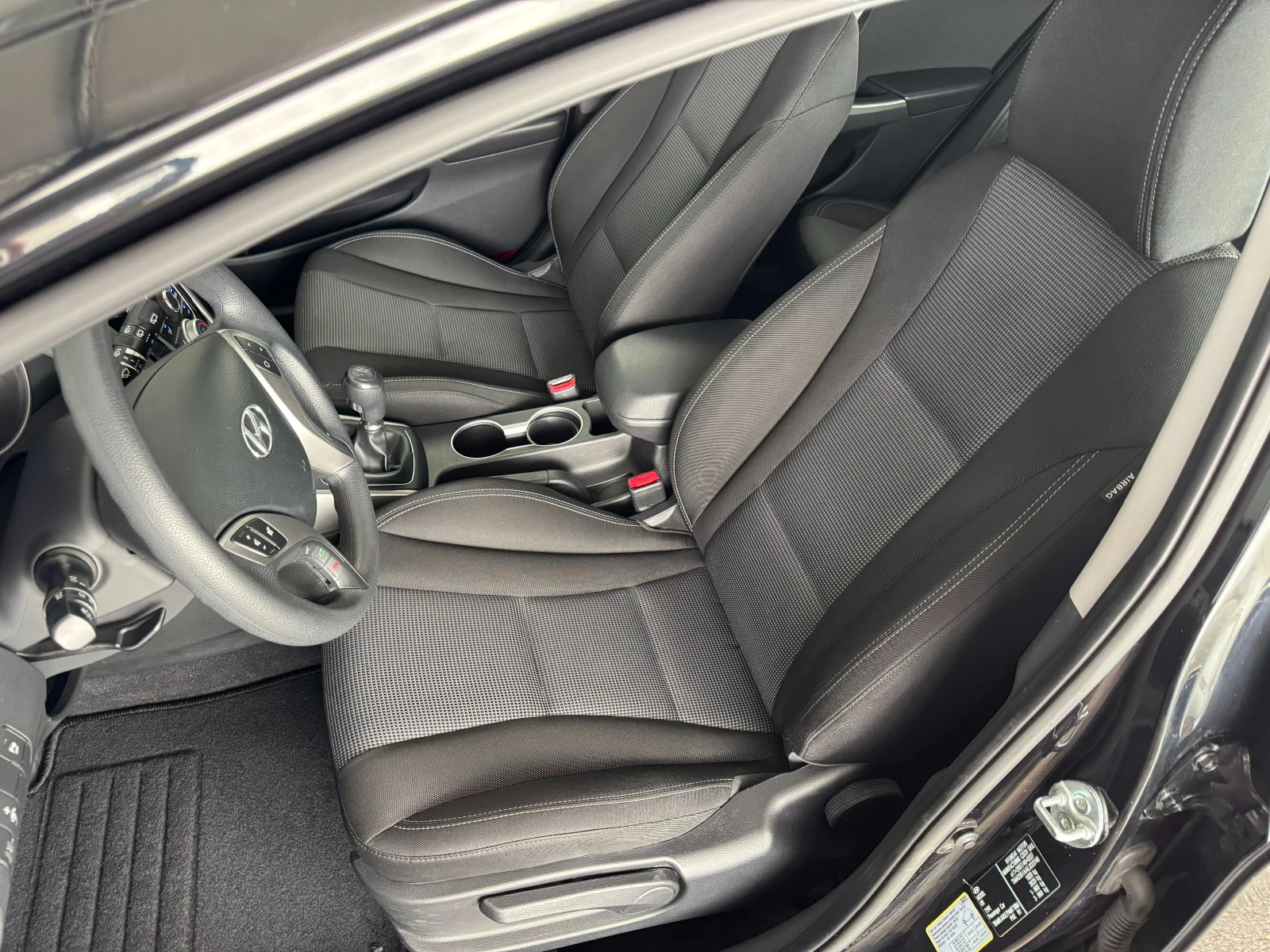 Hyundai I30 1.4I* 81.100км* СЕРВИЗНА КНИЖКА С ПЪЛНА ИСТОРИЯ - изображение 7