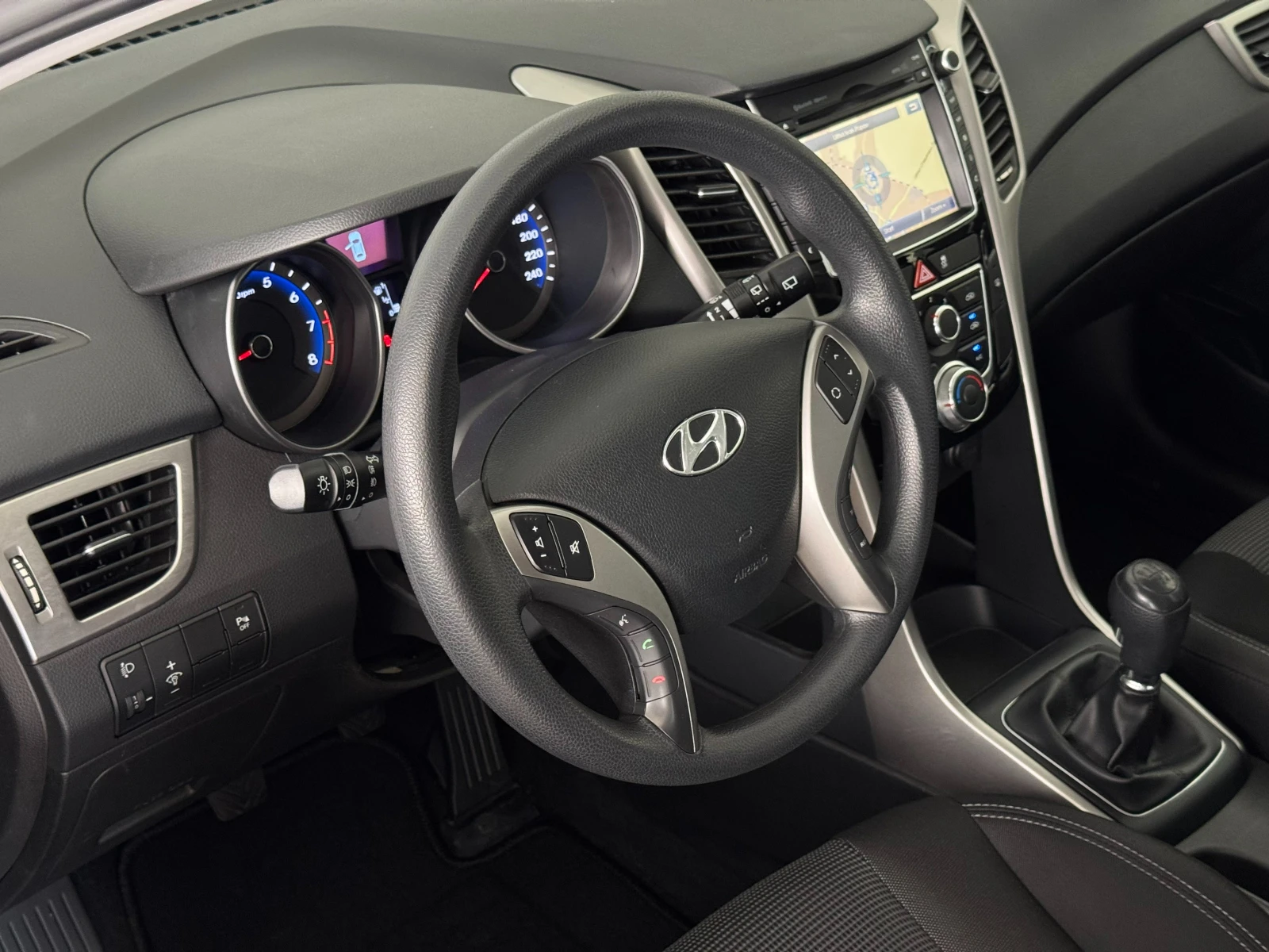 Hyundai I30 1.4I* 81.100км* СЕРВИЗНА КНИЖКА С ПЪЛНА ИСТОРИЯ - изображение 8