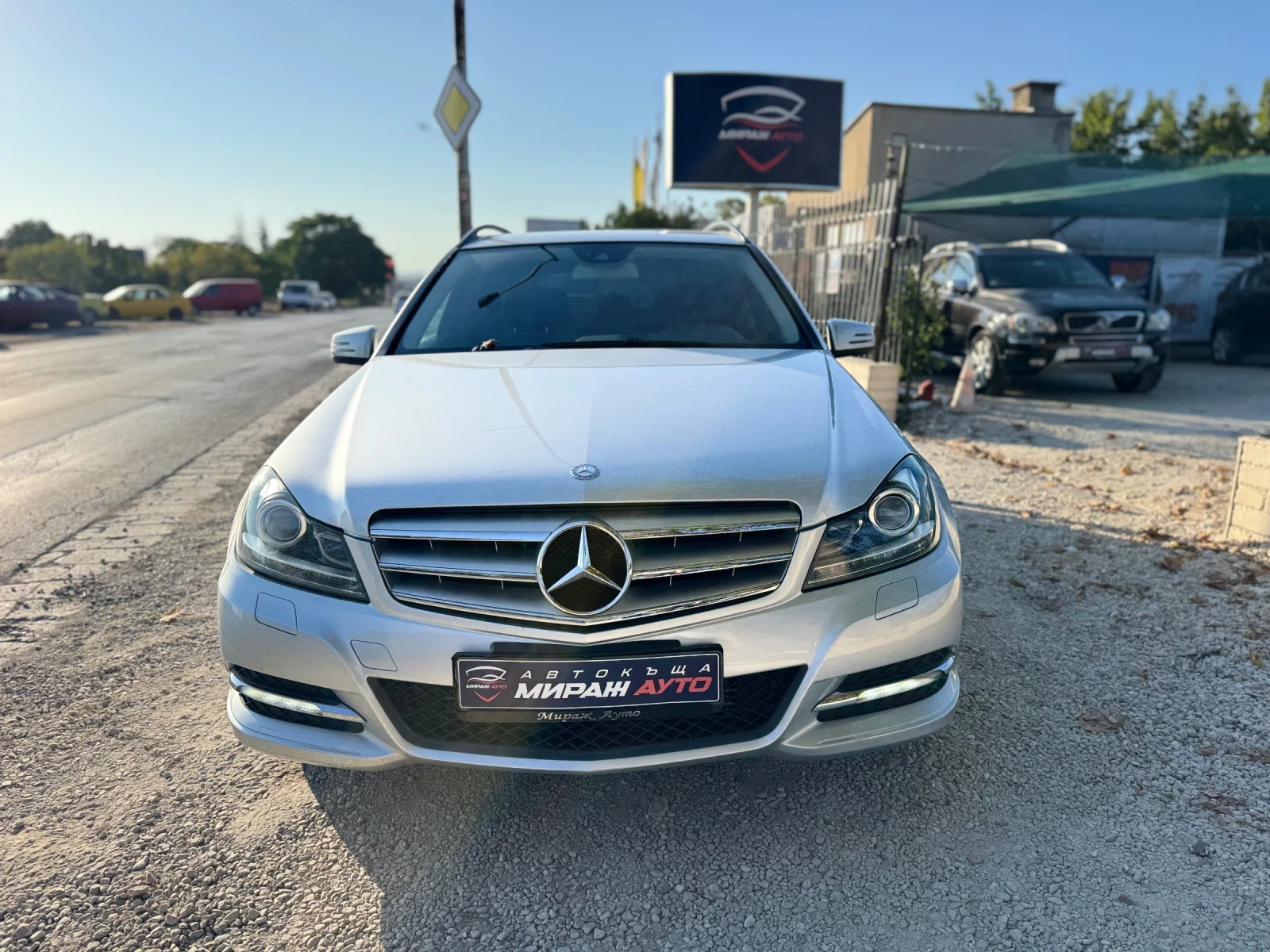 Mercedes-Benz C 200 * OБСЛУЖЕН* Гаранция-6месеца*  - изображение 2