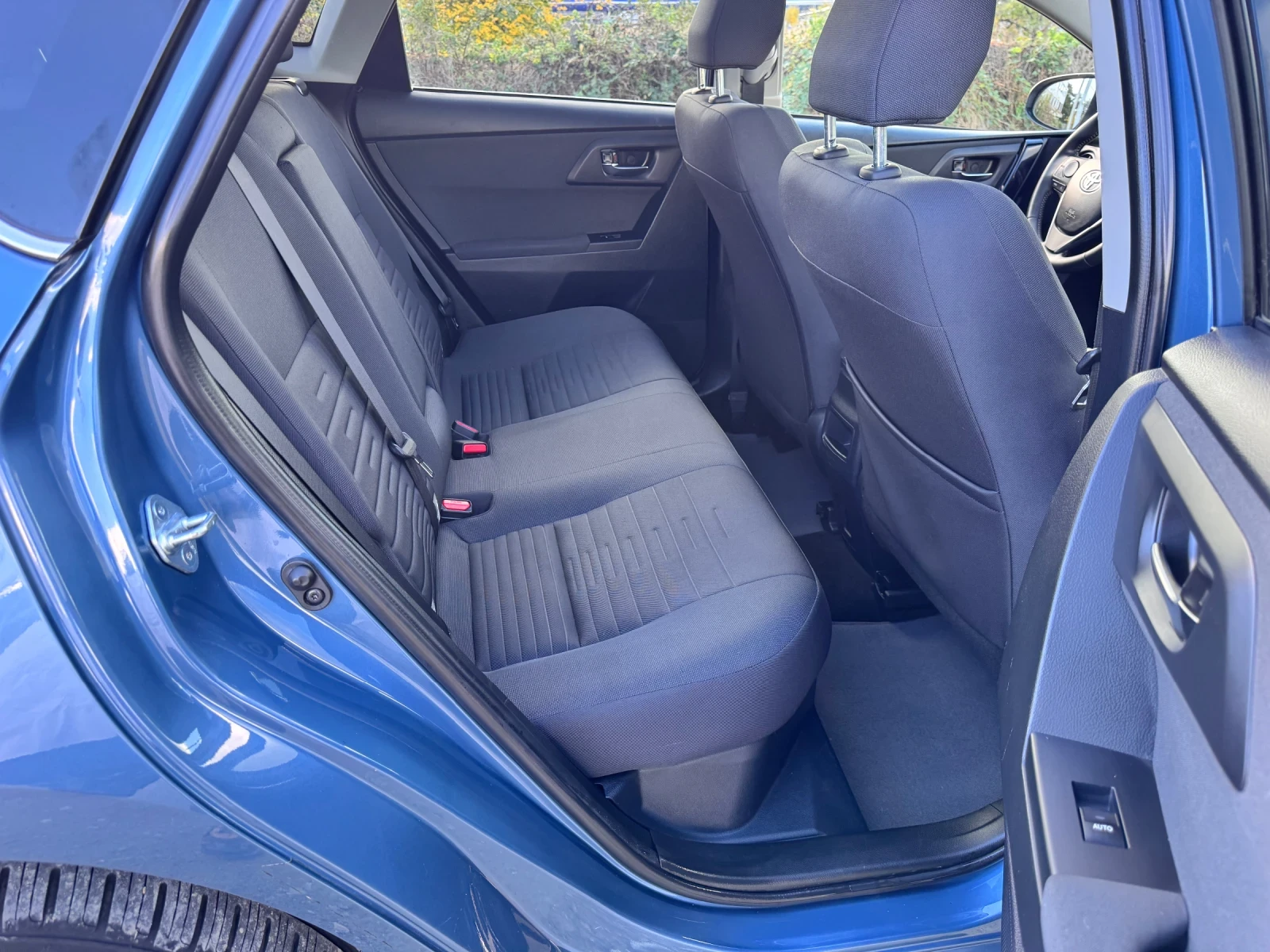 Toyota Auris 1.8hybrid/active//full | Mobile.bg   13