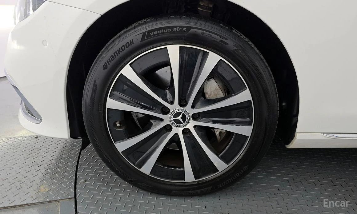 Mercedes-Benz E 300  - изображение 5